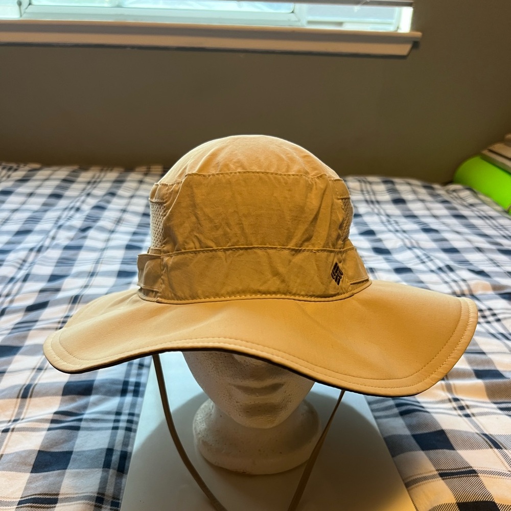 Columbia Bora, Bora hat
